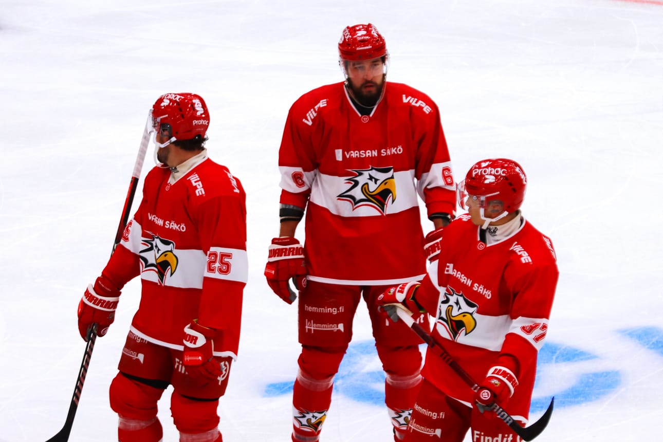 Miro Karjalaisen ja Sportin tiet erkanivat.