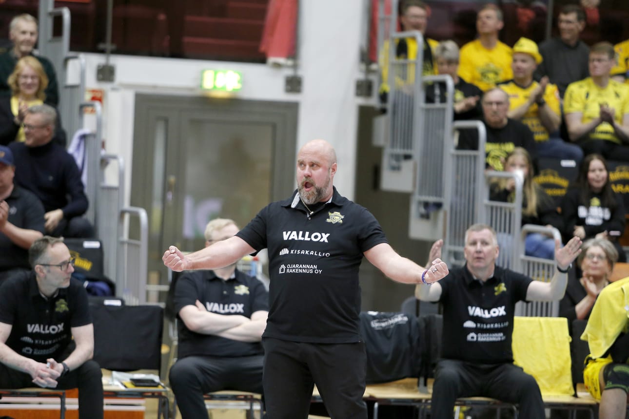 Olli Kuoksa on valmentanut Hurrikaani-Loimaan SM-kultaan ja -hopeaan. Seuraavaksi hän saalistaa Suomen cupin voittoa.