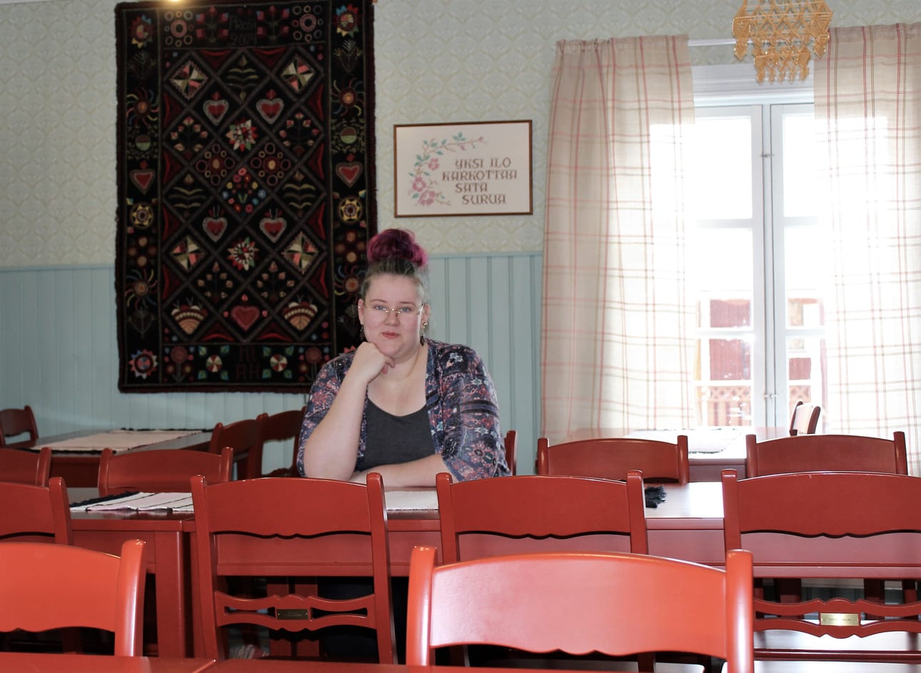 Henna-Riikka Heikkilä on vuokrannut koko Prosin talon kahvilan käyttöön.