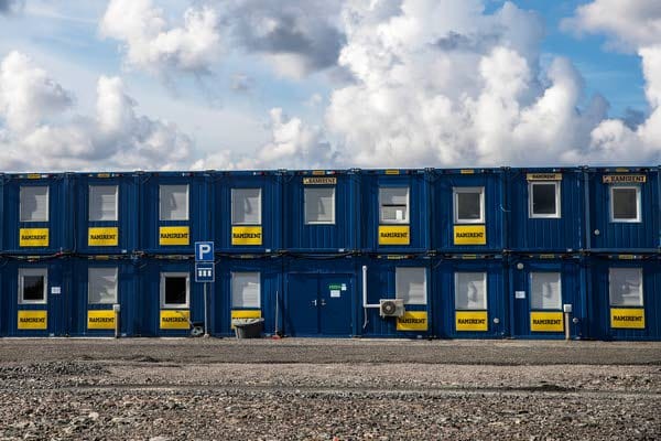 Fennovoiman työmaatoimistolla Pyhäjoella on nyt parikymmentä yhtiön työntekijää. Yhtiön organisaatioon kuuluvista noin 300 henkilöstä valtaosa työskentelee pääkonttorissa Helsingissä.