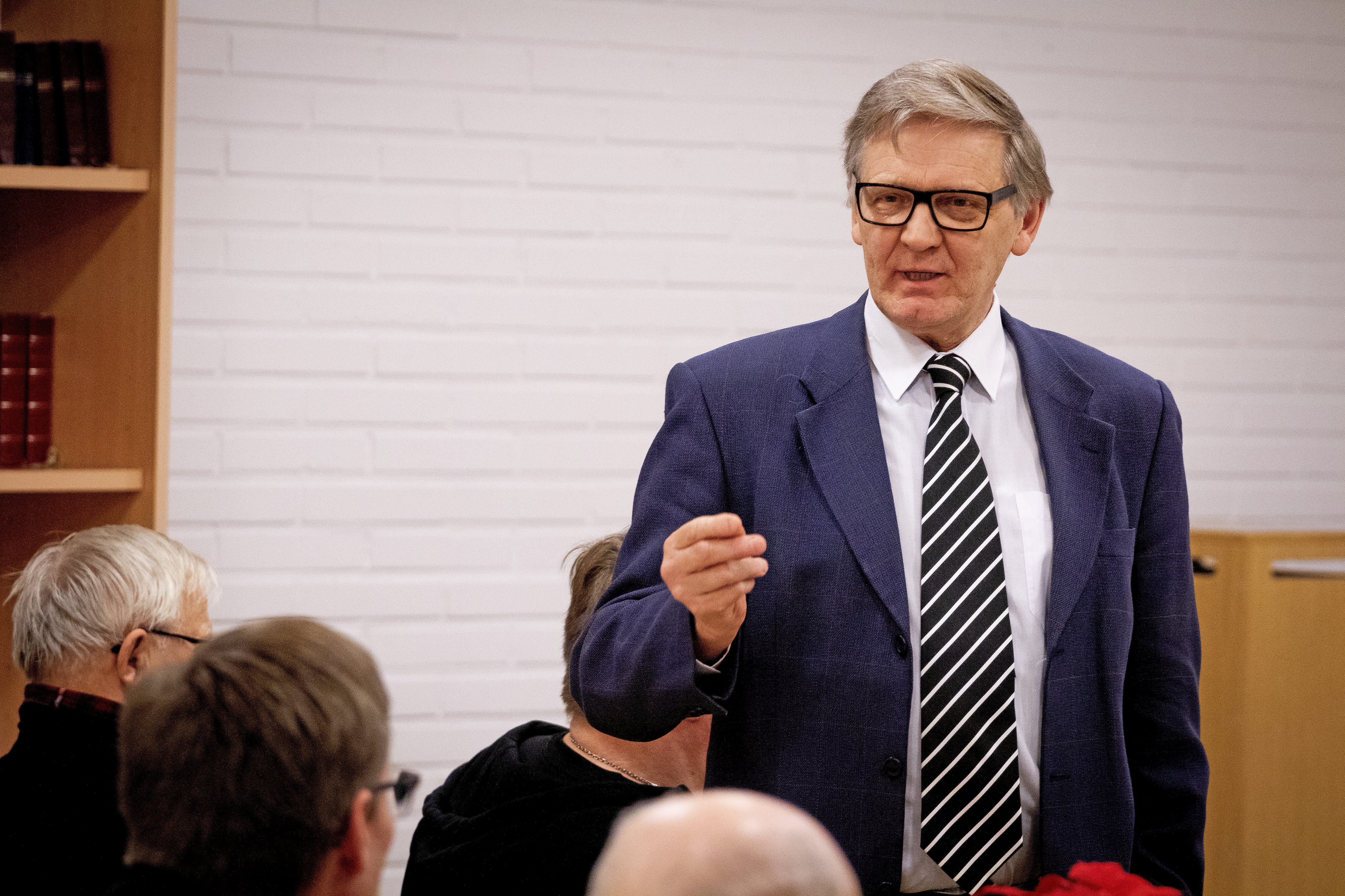 Kirkkoneuvoston varapuheenjohtaja Eero Nuolioja kiitteli valtuutettuja hyvästä yhteistyöstä. 