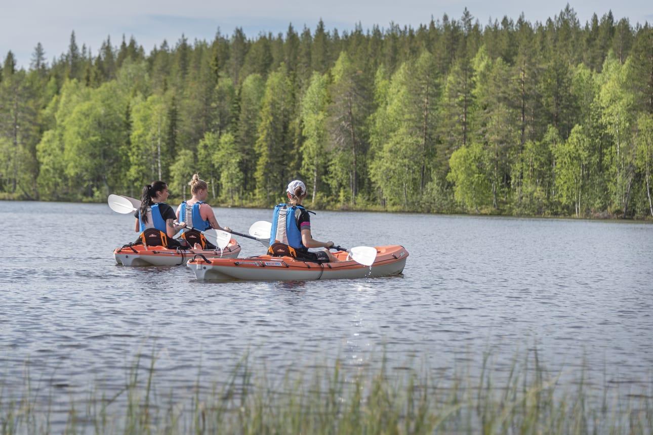 Pellon Valkeajärvellä toteutetaan koulutuksissa ryhmämelonnan ohjausta.