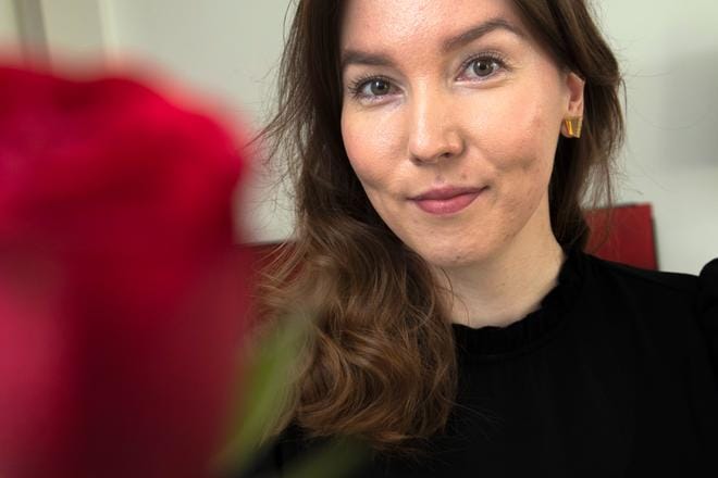 Jenni Liikaojan iho on nyt riittävän hyvässä kunnossa, ja hän on oppinut olemaan kiinnittämättä siihen liikaa huomiota.