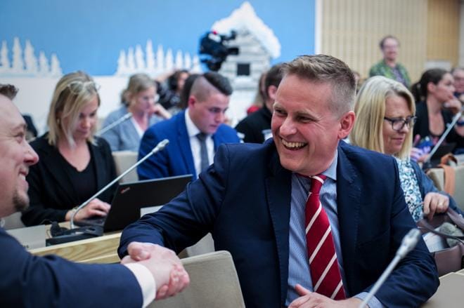 Samuel Broman johtaa Mustasaaren kunnanhallitusta kaksi seuraavaa vuotta. KUVA: PAULA KASKIMAA