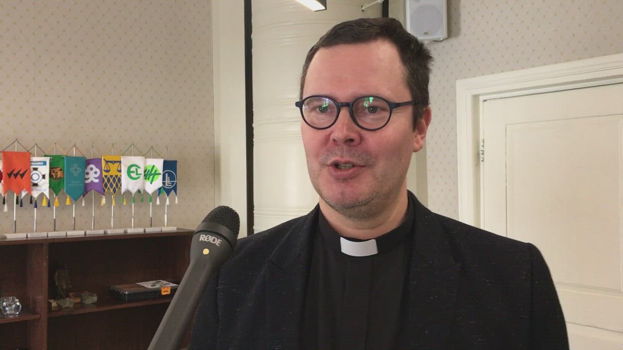 Hyvää Kalevalan päivää! Mikä Kalevalan hahmo Limingan kirkkoherra Pekka Tuomikoski haluaisi olla? – Katso video!