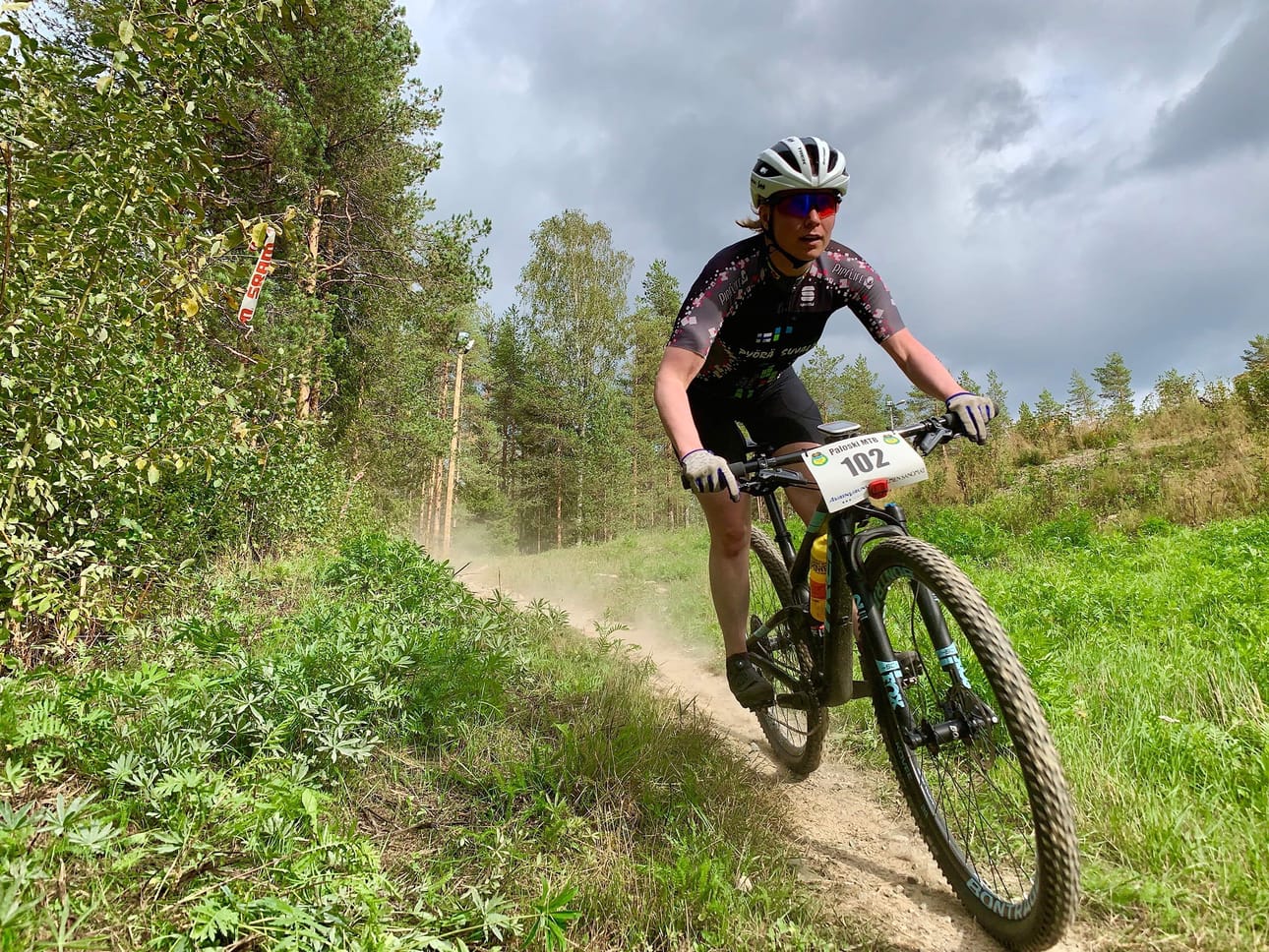 Leena Kouva osallistui Kaikkosen vetämälle MTB-kurssille, kävi kuntotestissä ja aloitti valmennuksen. Nyt hallussa on jo kolme Suomen mestaruutta.
