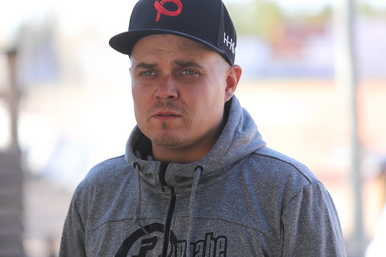 Teemu Pisilä ei itse ole juurikaan pelannut pesäpalloa, vaikka joukkueenjohtajana toimiikin.
