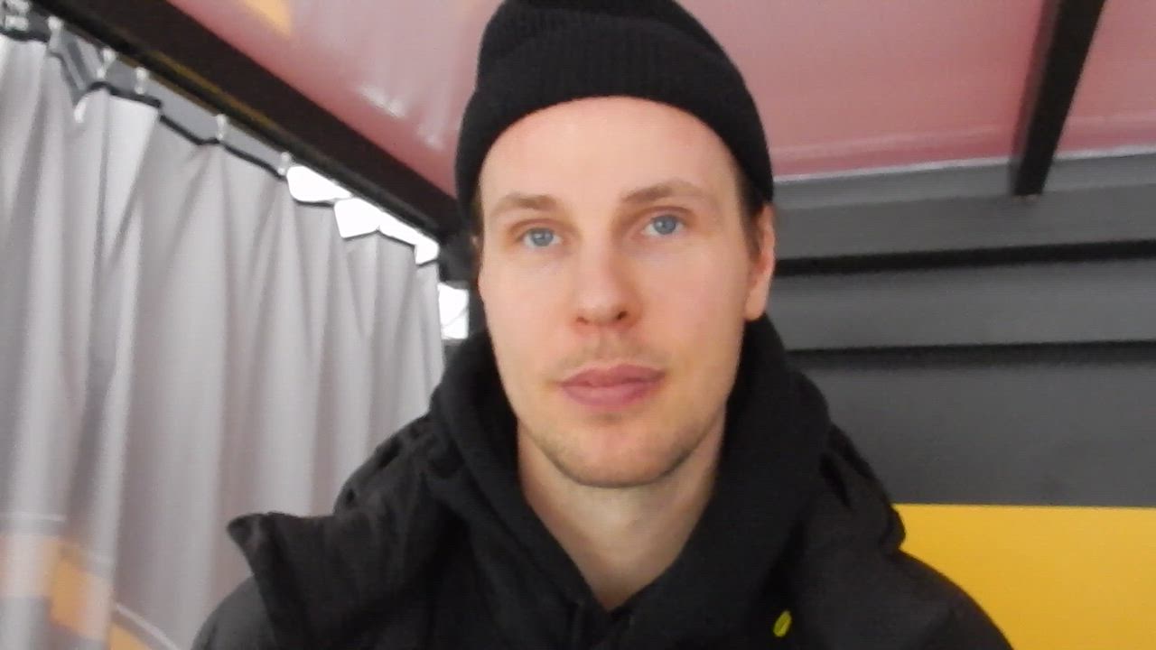 Antti Kalaputaalla oli aikaa faneille – Miten kiekkoilija kommentoi seuranvaihtohuhuja?