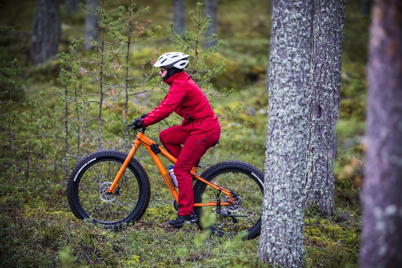 Taina Hänninen haluaa antaan omalla pyöräilypanoksellaan tukensa Matti Tahkolan MM-urakalle.