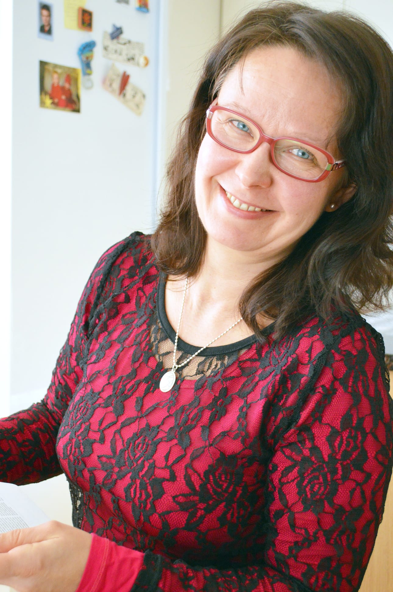 – Jokaisessa kunnassa ja terveyskeskuksessa pitäisi olla oma seksuaalineuvoja. Hän pystyisi ohjaamaan ja opastamaan henkilökuntaa. Tavoitteena on madaltaa puheeksi ottamisen kynnystä ja kehittää omaa kuuntelukykyä niin, ettei hämmenny asiakkaan seksuaalisuutta koskevista kysymyksistä, kempeleläinen seksuaalineuvoja, fysioterapeutti Raija Juopperi kertoo.