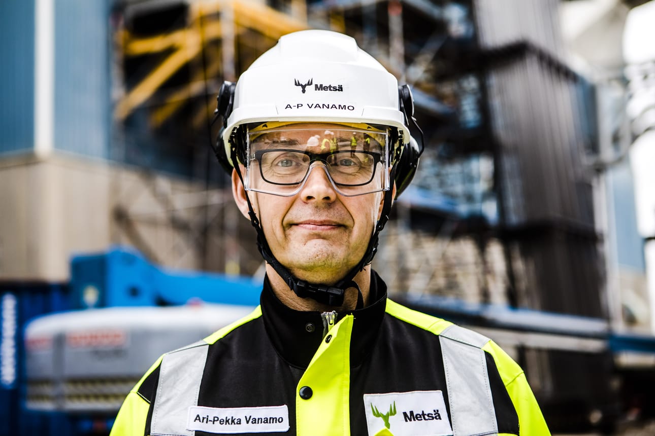 Ari-Pekka Vanamo palaa vuosien jälkeen Metsä Groupin Kemin tehdasalueelle töihin. Arkistokuva.