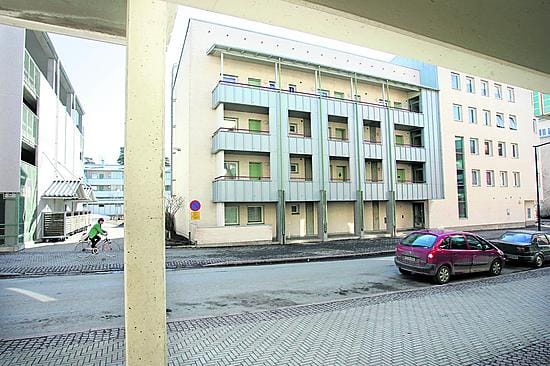 Sihtikatu 6:n kaikki huoneistot muutetaan vähitellen vuokra-asunnoista omistusasunnoiksi. Asuntoja tarjotaan ostettavaksi omaksi myös nykyisille vuokralaisille.