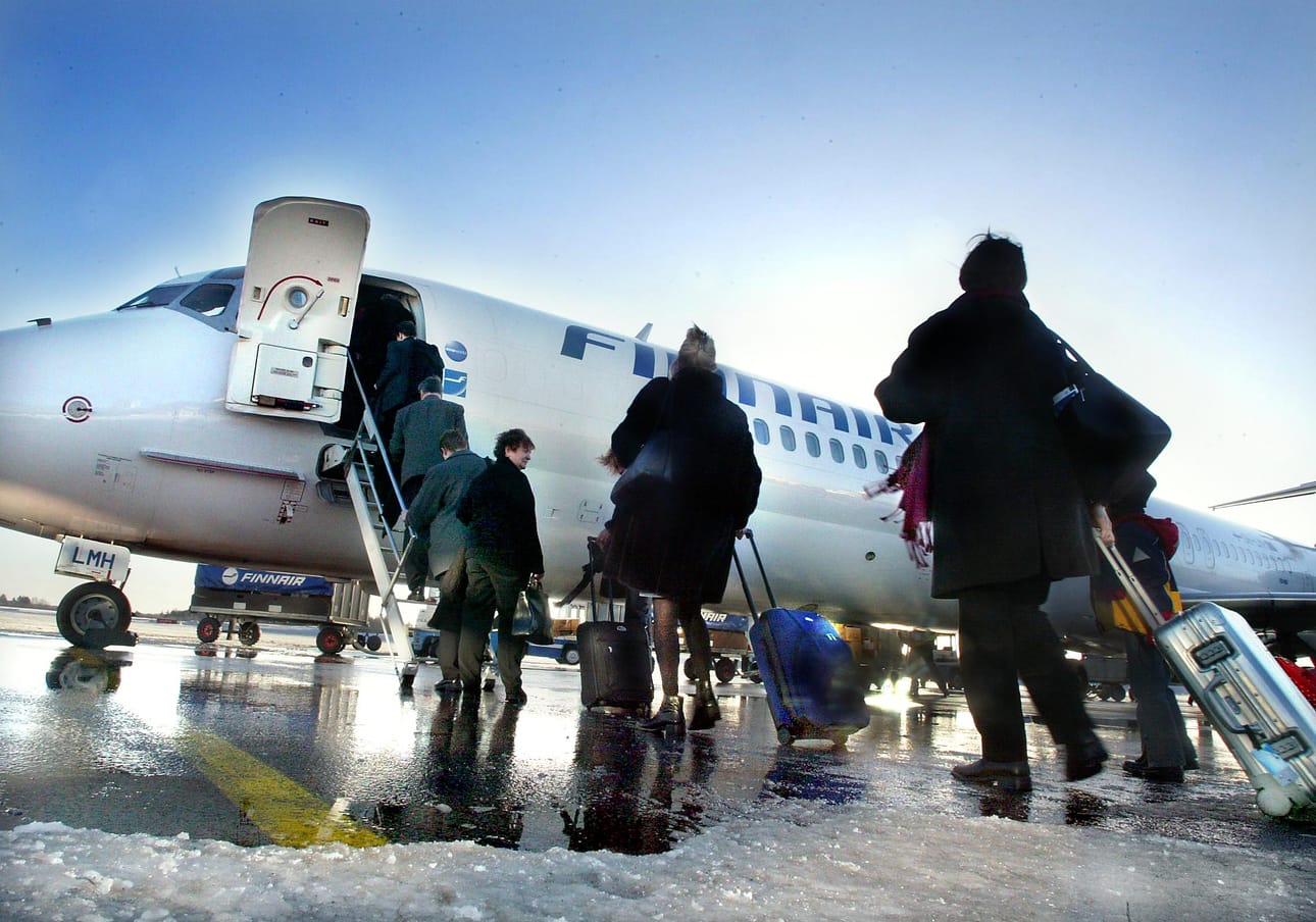 Finnair kiistää pyytäneensä vapaaehtoisia työntekijöitä palkattomaksi avuksi hiihtolomaruuhkiin.