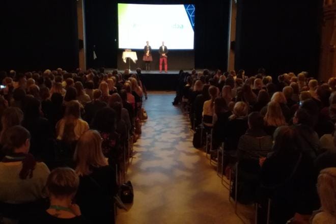 Noin 300 koodaamisesta ja ohjelmistoalasta kiinnostunutta naista kokoontui keskiviikkona kuulemaan Mimmit koodaa -kampanjan sanomaa Helsingin Vanhalla Ylioppilastalolla.