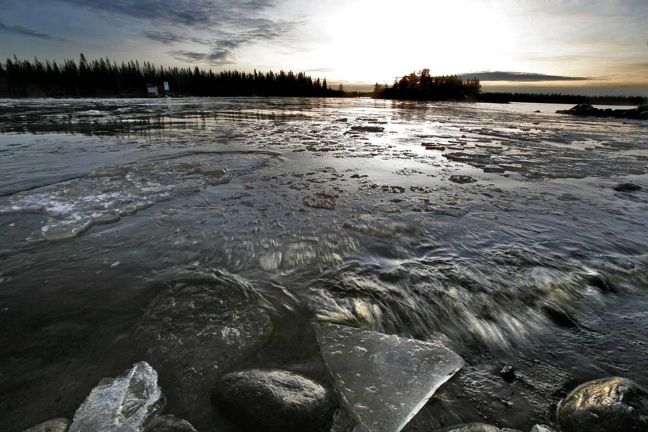Talvipäivänseisauksena päivä on lyhimmillään. Vanhojen uskomuksien mukaan silloin kannattaa tarkkailla sekä tuulta että aurinkoa.