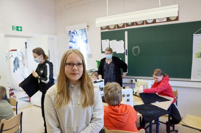 Sanna Sallila ehti käydä Leppälän koulua viisi vuotta. Ensi syksynä hänenkin koulutiensä vie Alvariin. KUVAT: EEVA-LIISA KULJU