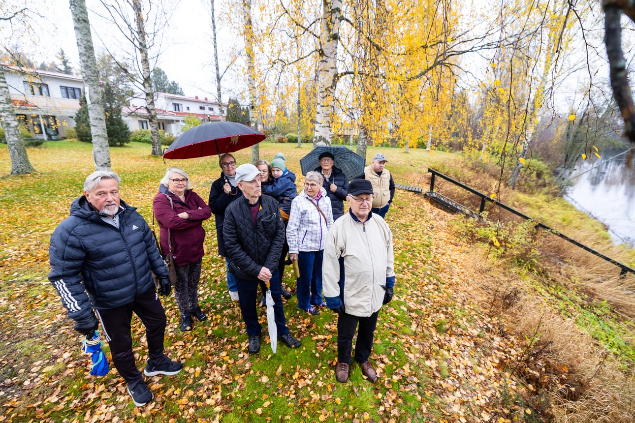 Sahanlammen länsirannan (Huhtalantien puolen) asukkaat vastustavat yhtenä rintamana Seinäjoen kaupungin Sahanlammen ranta-alueelle suunniteltua virkistysreittiä. Huolena on muun muassa siltarakentamisen ruoppauksen aiheuttamat haitat vesiluonnolle sekä asumisrauhalle.