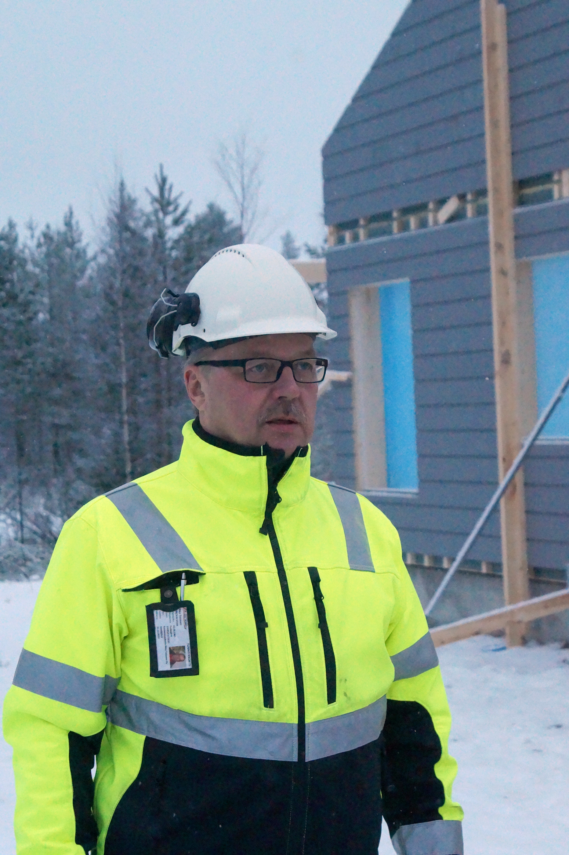 Suurelementeistä nousee rakennus alkuun nopeasti. Tämä rakennuspalvelu Ilkka Tolosen työmaa on valmis loppukeväästä.