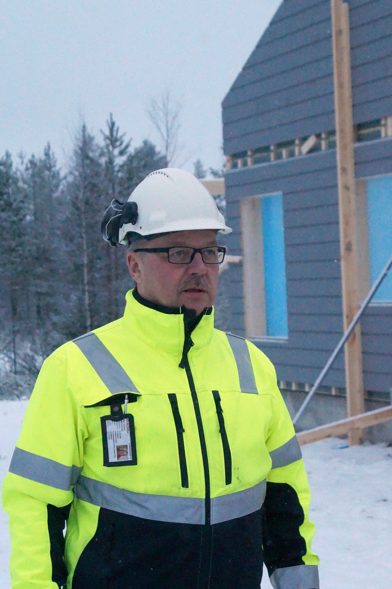Suurelementeistä nousee rakennus alkuun nopeasti. Tämä rakennuspalvelu Ilkka Tolosen työmaa on valmis loppukeväästä.