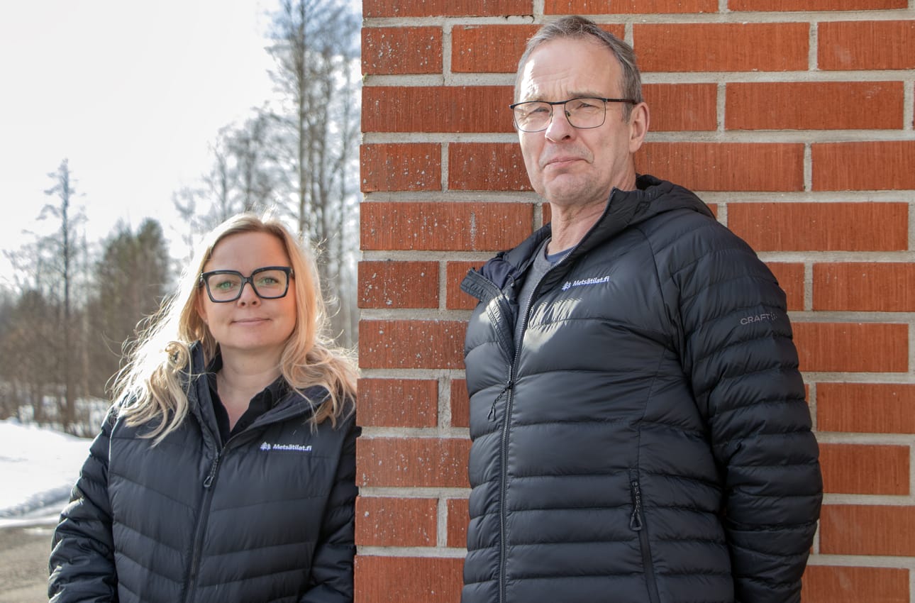 Mhy Siikalakeuden Elina Pääkkönen ja Kari Peltokorpi auttavat sukupolvenvaihdokseen valmistautuvia metsänomistajia löytämään sopivan mallin ilman sudenkuoppia.