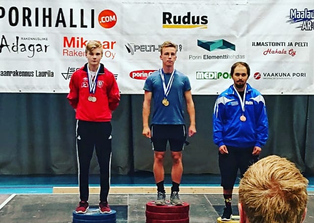 19-vuotias Taneli Ollila voitti nuorten painonnoston SM-kultaa.