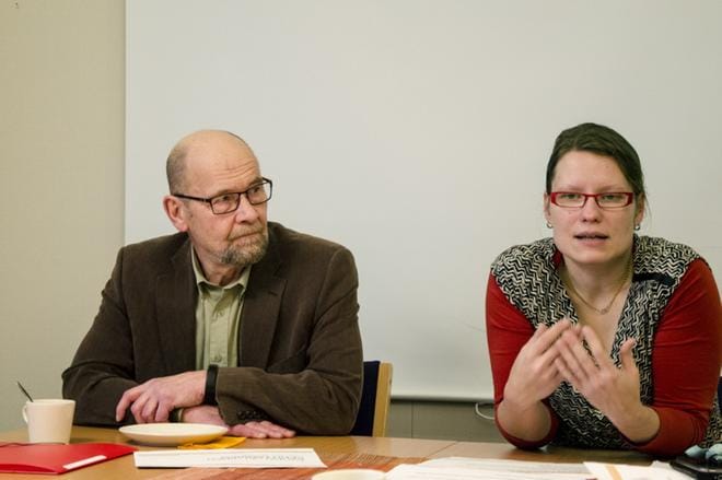 Kaksineuvoisen johtaja Antti Perkkalainen ja johtava ylilääkäri Heidi Ojala kertoivat terveyspalvelujen uudelleenmuotoilusta, johon etälääkärivastaanotto kuuluu yhtenä osana. KUVA: JUHA AHO-PYNTTÄRI