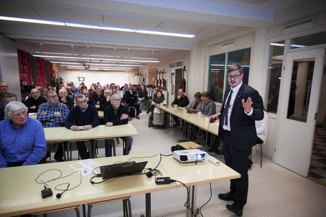 Mustasaaren kunta järjesti jo alkuvuonna kylätapaamisia kuntaliitosneuvotteluihin liittyen eri puolilla kuntaa. Nyt on tulossa neljä yleisötilaisuutta, joissa kerrotaan liitossopimuksen luonnoksesta. Arkistokuva: Jarno Pellinen