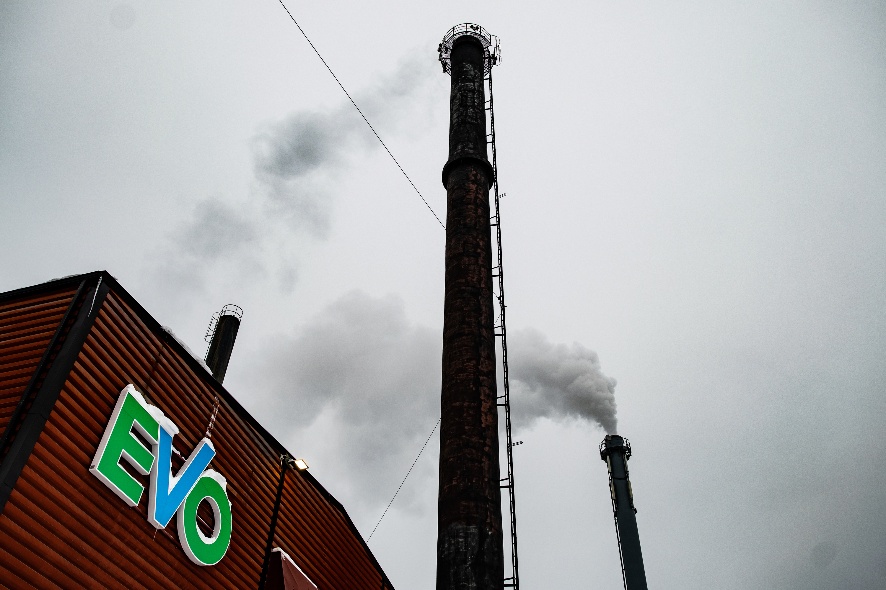 Energiapuun tuontirajoitukset Venäjältä saattavat purra jossakin vaiheessa Koillismaallakin – hakkeen saannin vaikeutuminen saattaa näkyä myöhemmin hintojen nousuna