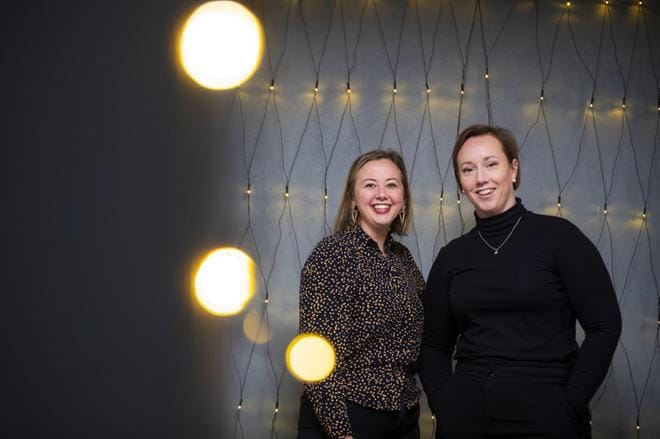 Julia Olin ja Elin Nyman ovat perustaneet toimistohotellin Vaasan keskustaan. KUVA: JARNO PELLINEN