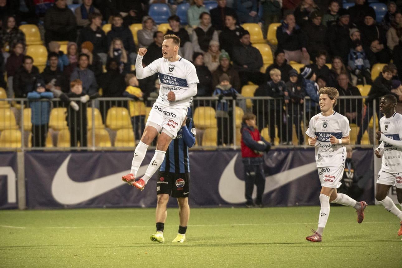 Kauden 11. maalinsa tehnyt Rasmus Karjalainen vei AC Oulun johtoon reilun puolen tunnin pelin jälkeen.