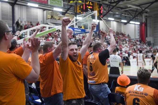 Kauhajoen Karhu Basket pelasi väkevästi Salossa ja sai innokkaat faninsa riemuitsemaan.