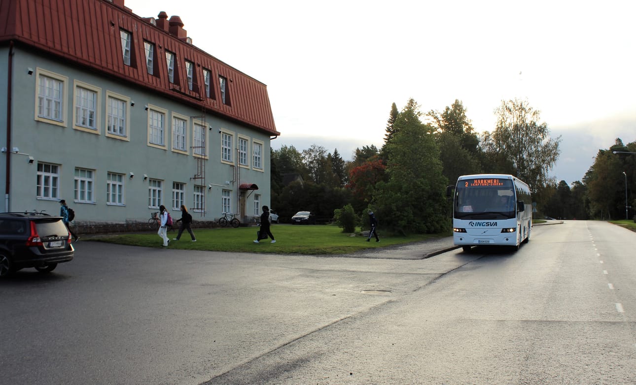 Kristiinan suomenkieliselle yläkoululle ja lukioon koulukyydillä menevien oppilaiden aikatauluihin on tullut muutoksia.