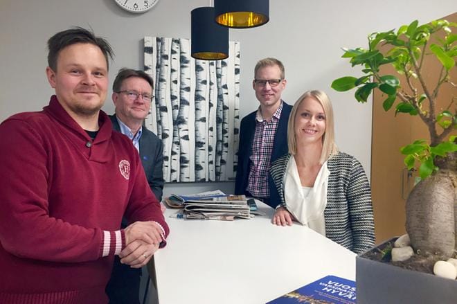 Mikko Kulmala (vas.), Pertti Kinnunen, Tommi Kohtanen ja Suvi Takala osallistuivat yhdessä Laura Syväojan kanssa valitsijaraatiin. Kuva Laura Syväoja