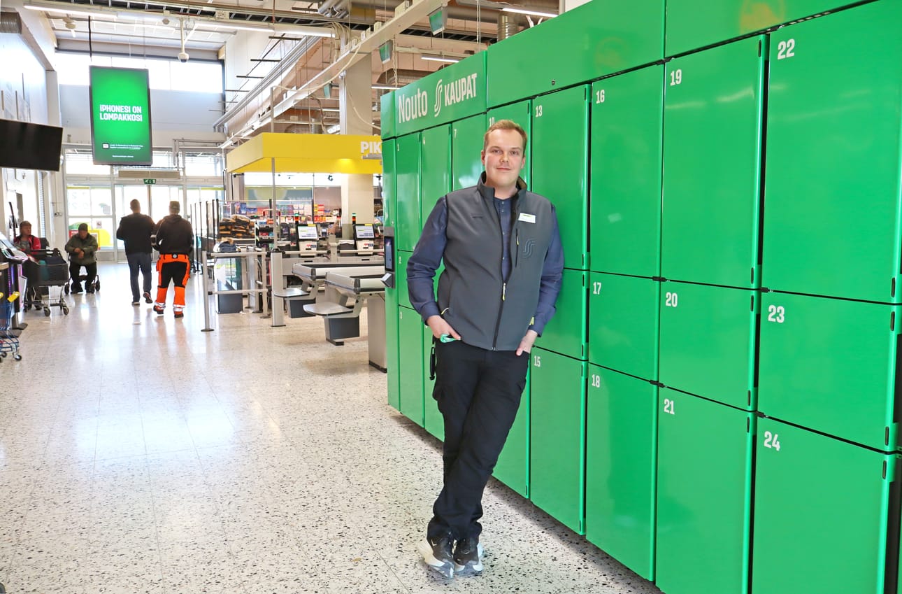 Pudasjärven S-marketin marketpäällikkö Toni Holappa kertoo, että ruuan tilaamista verkkokaupasta ja noutoa on kehitetty asiakaspalautteiden pohjalta.