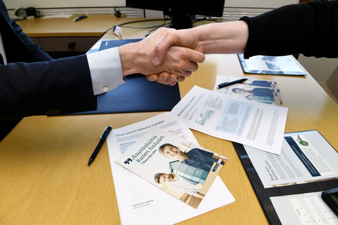 Pankkien mukaan lyhyen viitekoron valinta voi lisätä pankin kuluja, mikä puolestaan voi näkyä lainan marginaalin suuruudessa. LEHTIKUVA / Martti Kainulainen