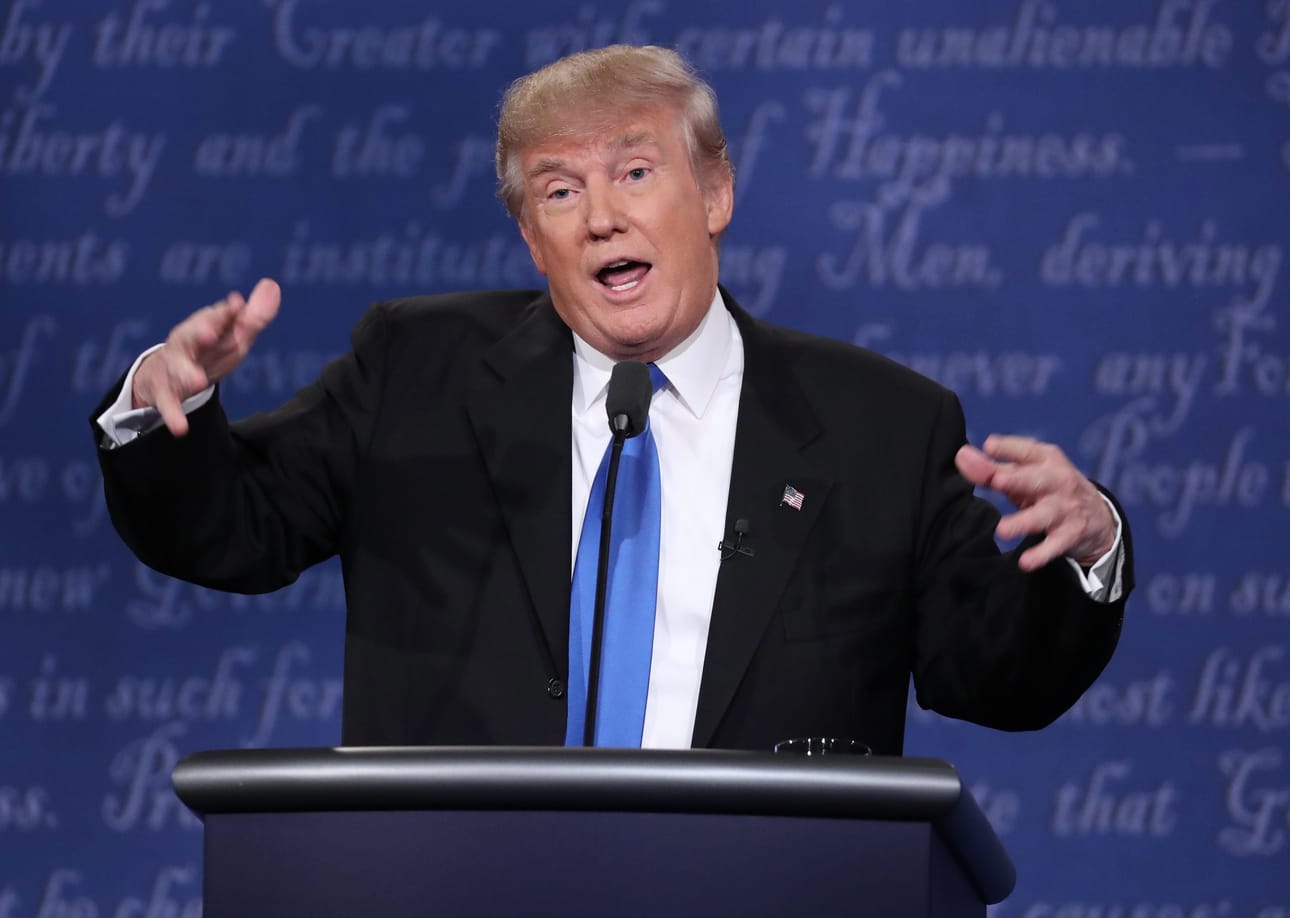 Donald Trumpin naisia halventavat kommentit voivat murentaa hänen jo ennestään heikkoa kannatustaan naisäänestäjien keskuudessa, arvioi tutkija Outi Hakola.