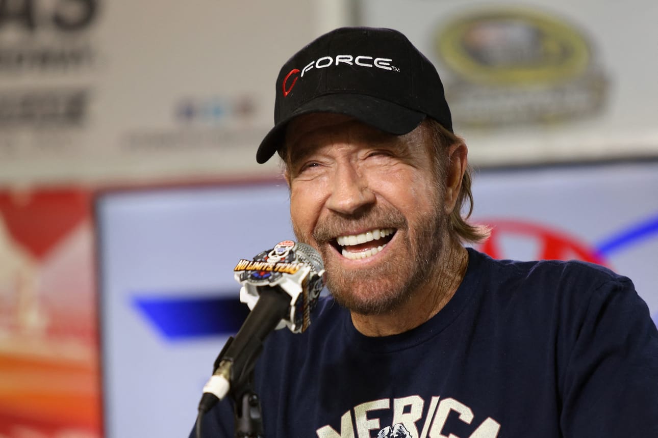 Chuck Norris oli roolihahmojensa mukaan kovan miehen maineessa.
