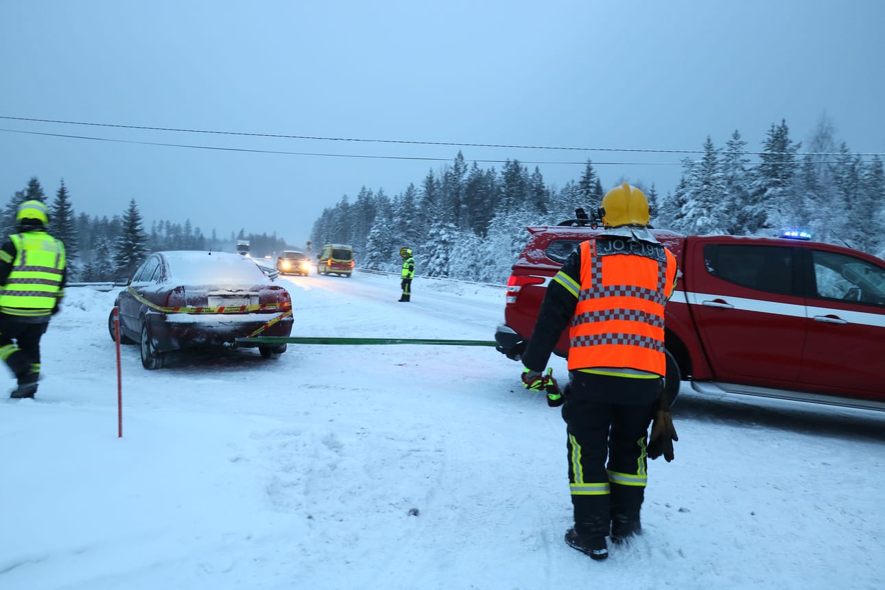 Onnettomuudessa oli osallisena viisi henkilöautoa.