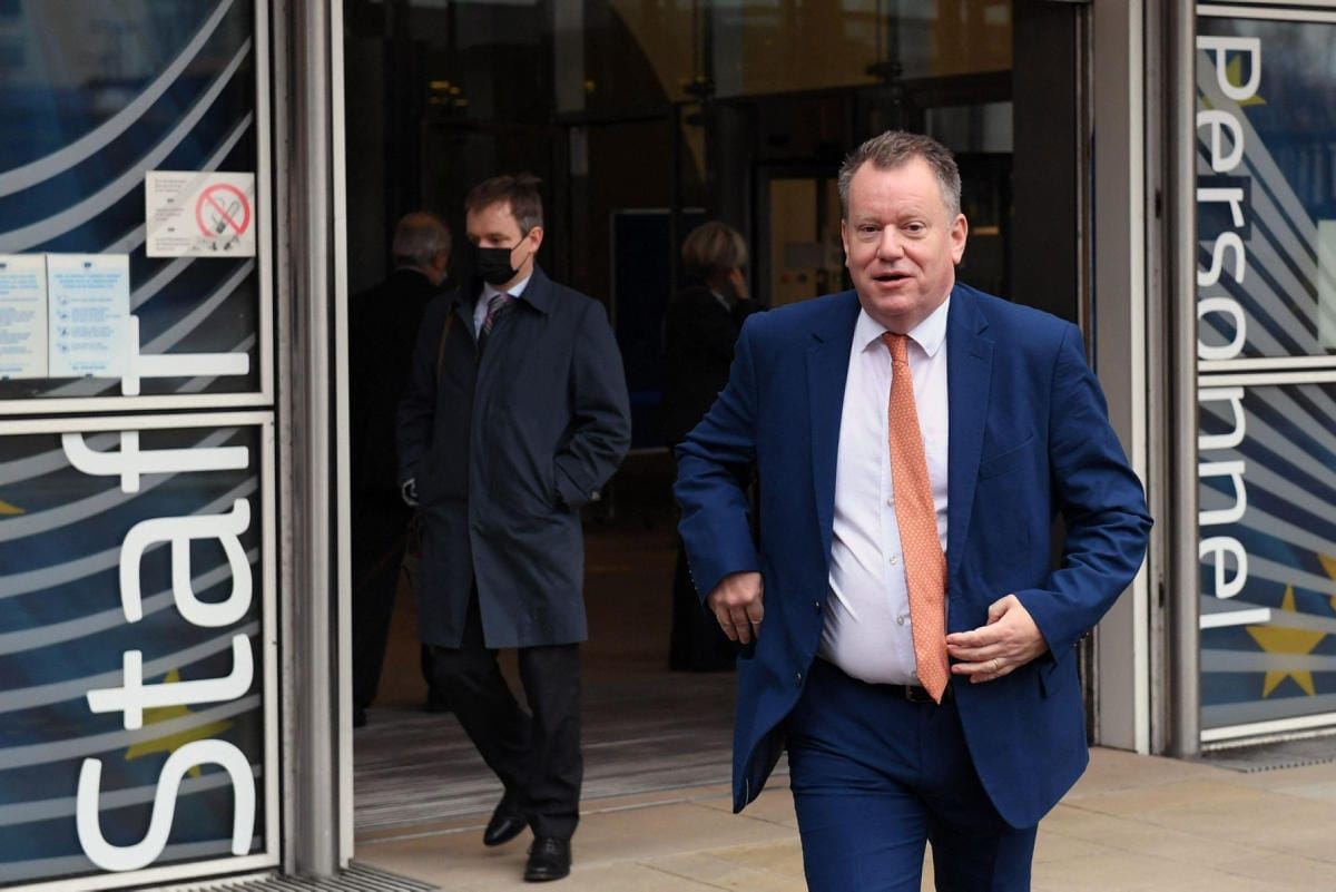 Frostin lähtö hallituksesta on paha isku pääministeri Boris Johnsonille, joka on viime aikoina ollut kovan arvostelun kohteena. LEHTIKUVA/AFP