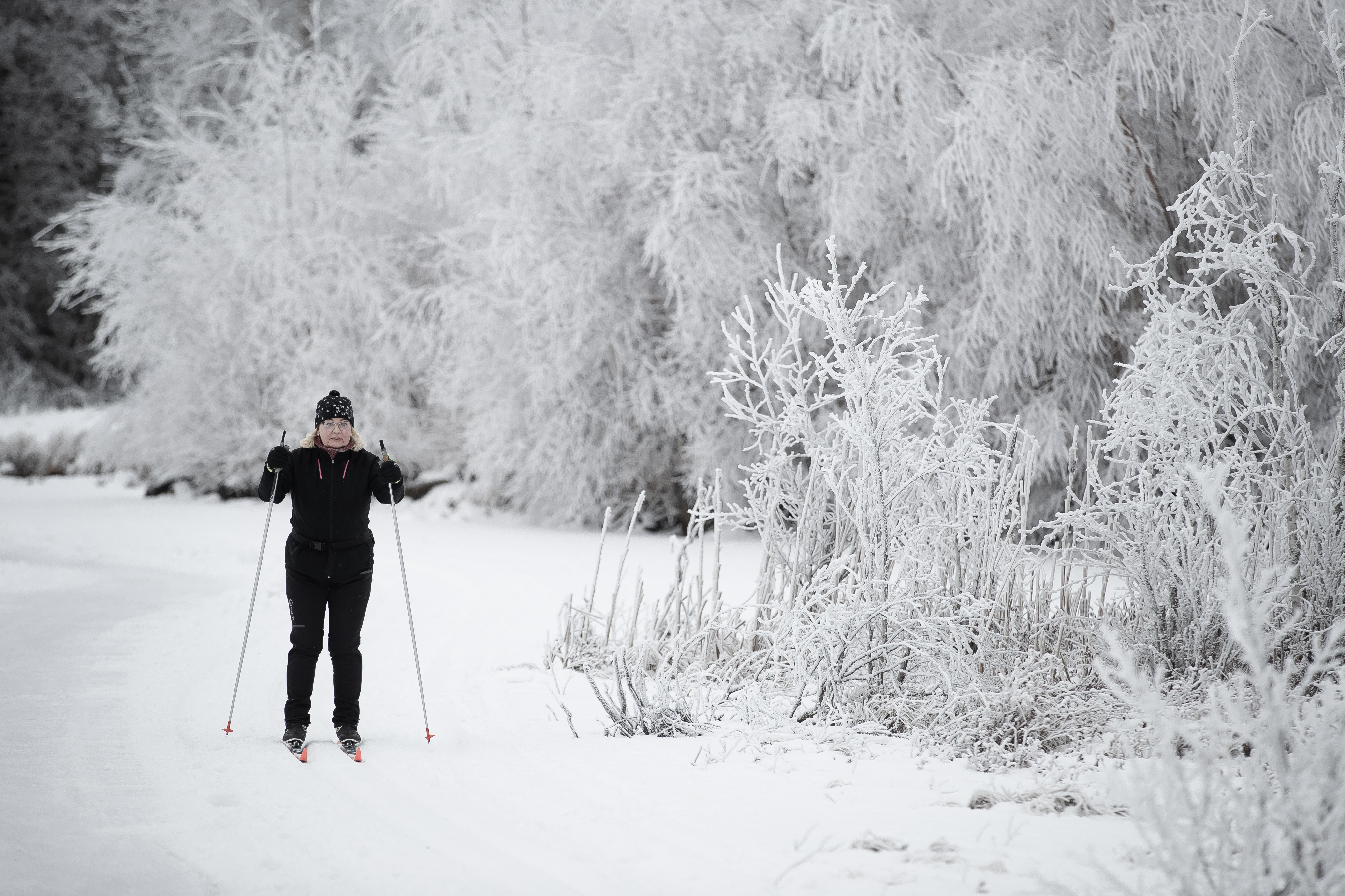 Tekoaltaalla pääsee hiihtämään – Hiihtomajalla latua vain 1,7 kilometrin verran, merellä ei vielä ollenkaan