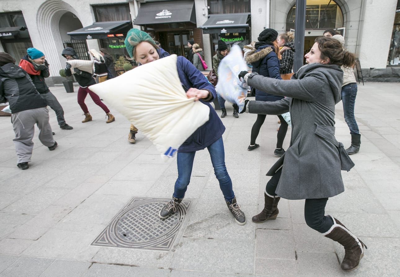 Tyynyt viuhuivat Rotuaarilla lauantaina.