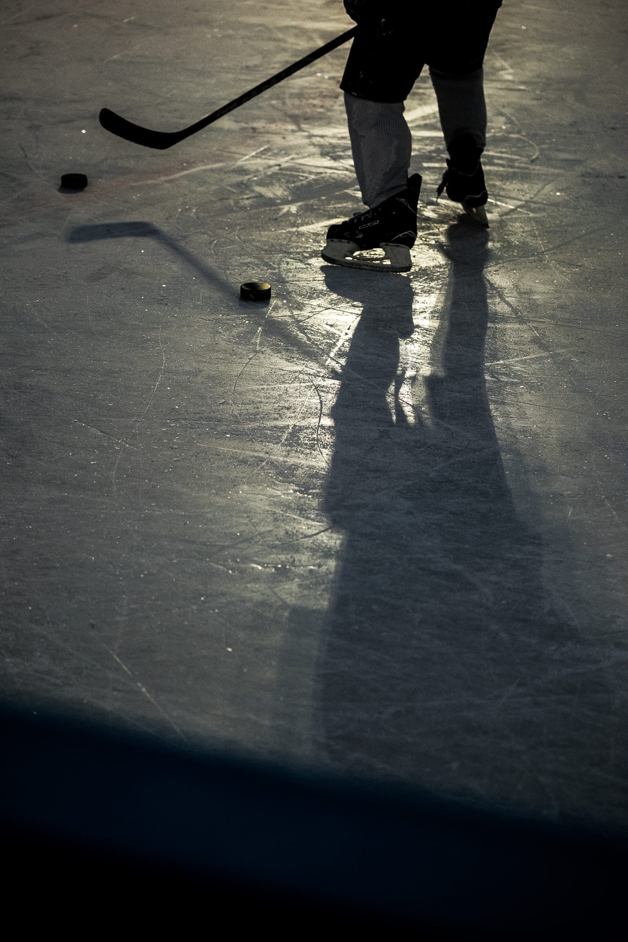 Kuusamolaiset kiekkoharrastajat suuntaavat ulkojäälle, kun Kuusamo Hockey League pyörähtää liikkeelle. Arkistokuva.