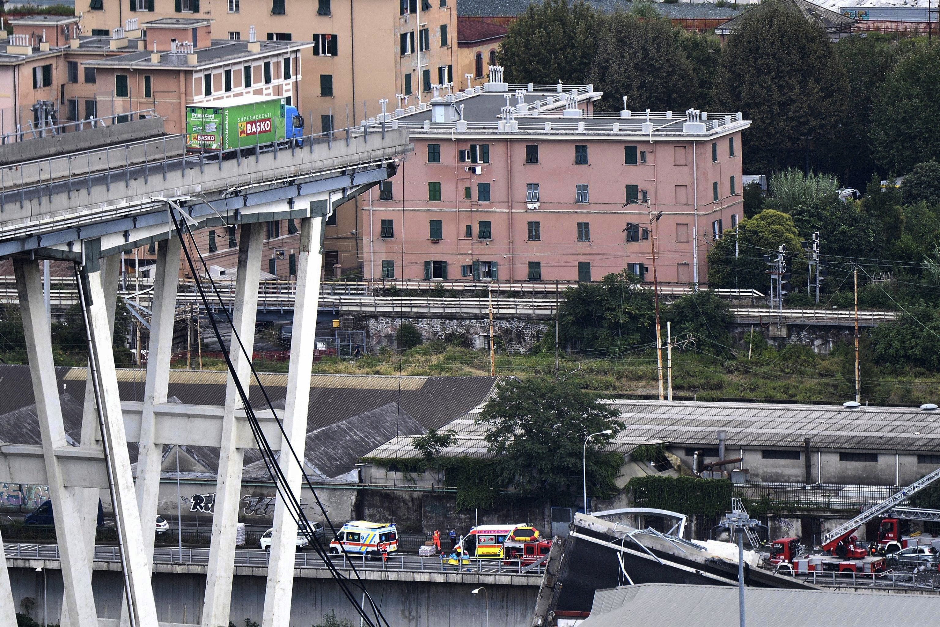 Italian Genovassa julistettiin kahden päivän suruaika siltaromahduksen takia
