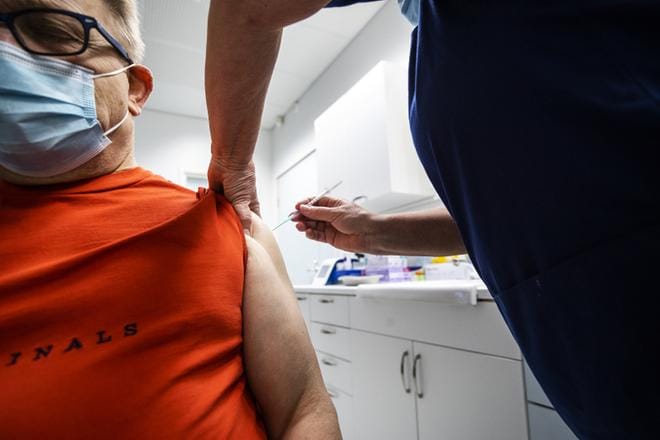 Etelä-Pohjanmaalla maakunnan iäkkään väestön rokotuskattavuus on jo varsin hyvä. Huolta herättää sen sijaan nuorempien ikäryhmien rokotuskattavuus, joka on Suomen keskiarvoa alempi. ARKISTOKUVA: JARNO PELLINEN