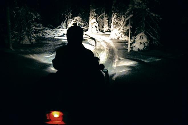 Pohjanmaan poliisi on saanut lumisen talven myötä lukuisia ilmoituksia luvattomasta kelkkailusta. Arkistokuva.