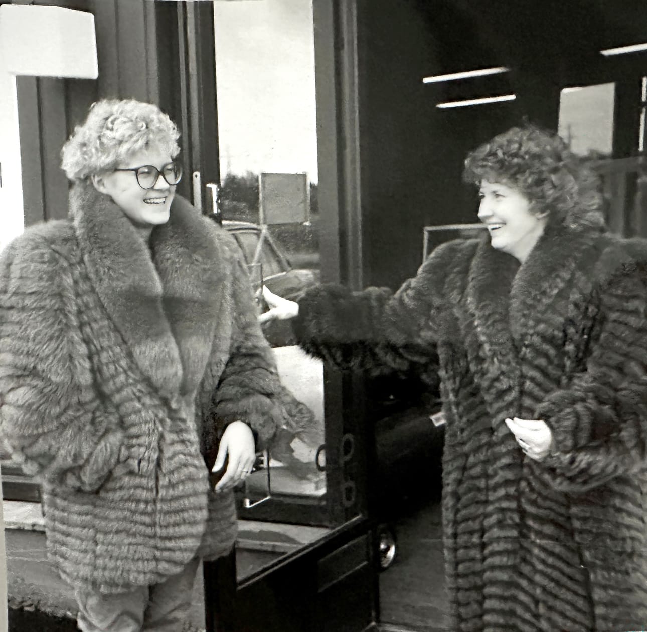 Voit lähettää tietosi kuvasta sähköpostilla osoitteeseen toimitus@komiat.fi, verkkosivujemme tai sovelluksen yhteydenottolomakkeen kautta tai ottamalla yhteyttä toimittajiimme.