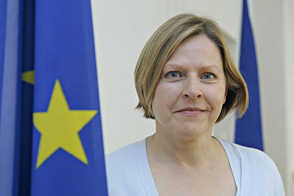 Europarlamentaarikko Heidi Hautala (vihr.) ihmettelee Patrian hallituksen puheenjohtajan Christer Granskogin tapaa pysyä sivussa Uganda-kohusta.