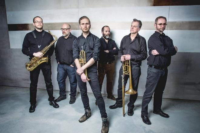 Ostrobothnia Jazz Sextet sulauttaa musiikkiinsa pelimannisävelmiä.