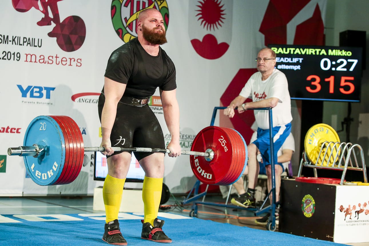 Mikko Rautavirta veti maasta 315 kiloa, joka takasi Suomen mestaruuden.