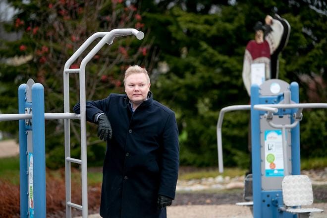 Antti Kurvinen on kotoisin Kauhavalta, joka tunnetaan muun muassa puukoistaan ja Härmän häjyistä.